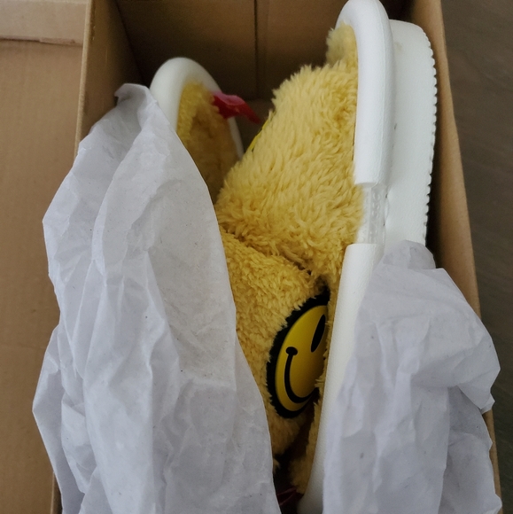 Fuzzy Slide Sandel - Picture 6 of 11